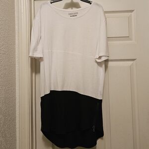 ❣️SALE❣️ Carbon White Longer Length T-shirt Medium